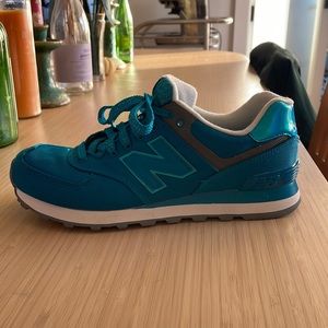 Blue new balances! Size 9 women’s. Look brand new with no scuffs etc